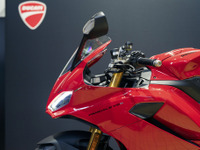 新型ドゥカティ『パニガーレV2S』日本上陸に「スイングアームアームすげー」「日本じゃ全力は使えない」など驚きの声 画像