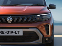 ルノーの小型3列シートSUV『トライバー』が改良、「35の新機能」採用でデザイン刷新 画像