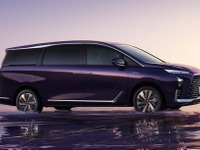 中国ベストセラーミニバンが新型に、PHEVの純電動航続は202kmを実現 画像