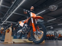 KTM、オーストリア工場での生産を再開…まずはオフロードモデルから 画像