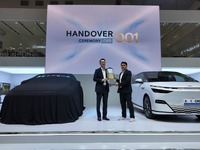XPENG、海外初の生産拠点はインドネシアに、新型ミニバン『X9』をモーターショーで初納車 画像
