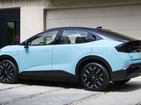 日産『リーフ』新型発売にスタンバイ、家庭用充電器や太陽光パネル設置支援、米国でサービス開始へ 画像