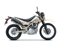人気の“シェルパ”に新たな選択肢、足つき性を向上したカワサキ『KLX230シェルパS』発売 画像