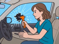 逃げろ!! そのとき使う「緊急脱出用ハンマー」とは？ どう使う？ 画像