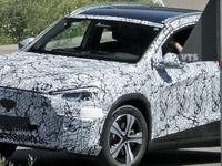 より高級に！ 人気SUV、メルセデスベンツ『GLA』の次期型プロトタイプが出現 画像