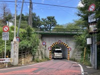 狭い道！ 制限1.9mだが何かがおかしい…東京都小金井市 画像