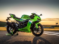 カワサキ『Ninja ZX-6R』2026年モデルでカラー変更、スマホアプリ連携も強化 画像