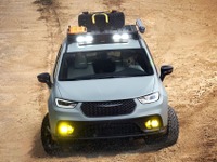 オフロード対応の冒険ミニバン、クライスラーが提案…車高70mmアップ 画像