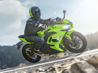 カワサキ『Ninja 650』2026年モデル発売へ、カラー＆グラフィック変更とアプリ連携対応 画像