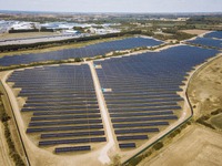 ジャガー・ランドローバー、英国最大級の太陽光発電所開設…サッカー場36面分に相当 画像
