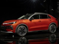 VW『T-Roc』新型、全車マイルドハイブリッドに…全長120mm拡大で快適性向上 画像