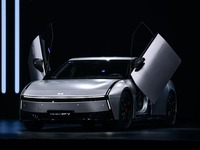 800V＋5C超急速充電で航続820km！中国XPENG、高性能EVセダン『P7』発表 画像