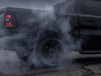 V8「HEMI」搭載車が復活、大型ピックアップトラック『ラム1500』に…米国で出荷開始 画像