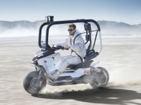 BMW、ケージ構造でヘルメット不要の電動スクーター『ビジョンCE』発表へ…IAAモビリティ2025 画像