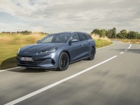 BYDの欧州初ワゴン、『SEAL 6 DM-i』発売へ…新PHEVはエンジン併用で1500km走行可能 画像