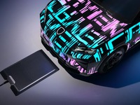 ポルシェ『カイエンEV』、世界初の11kWワイヤレス充電が可能に…IAAモビリティ2025で初公開 画像