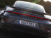 ハイブリッド化で歴代最強！ ポルシェ『911ターボS』新型にSNSでは期待の声 画像