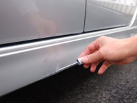 そのキズ、まだ板金いらず？ 中度でも目立たなくする実践テクと必要ツール～Weeklyメンテナンス～ 画像