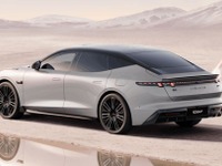 中国吉利「Lynk & Co」 のPHEVセダン、ECARXのAI対応インテリジェントコックピット技術を初採用 画像