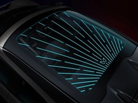 サンルーフにアンビエントライト、クラレ「SkyViera」がマヒンドラのEV2車種に採用 画像