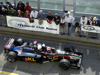 ミナルディが上海で2シーターF1を披露 画像