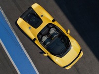 新型フェラーリ『テスタロッサ・スパイダー』登場にSNSでは“伝説のモデル”との比較も 画像
