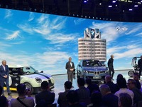 BMW iX3 新型発表、ノイエクラッセは40車種展開へ…IAAモビリティ2025 画像