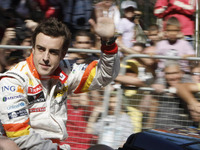 アロンソ登場に地元のファンが大熱狂…ルノー ロードショー 画像