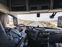ボルボトラック、居眠り運転検知システムを大幅強化　アイトラッキングカメラで安全性向上 画像