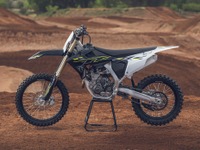 トライアンフの新型450ccモトクロス『TF 450-X』発売、「250-X」ゆずりの最新技術　価格は123万9000円 画像