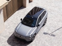ボルボの最上位電動SUV『EX90』、800Vシステム採用で充電時間短縮…欧州2026年型 画像