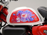 ホンダ『モンキー125』がサンリオ「クロミ」デザインに変身、タンクサイドパネルを期間限定発売へ 画像