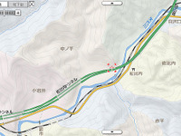 定員外乗車のワゴン車が分離帯衝突、8人が死傷 画像