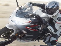 カワサキ『Ninja 400』2026年モデル発表、新色2色で11月発売、価格は81万4000円 画像