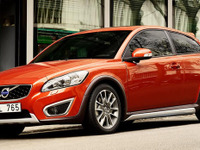 【フランクフルトモーターショー09】ボルボ C30…大胆にフェイスリフト 画像