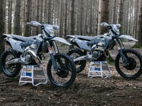 ハスクバーナ、オフロードバイク『TE 300 Pro』と『FE 350 Pro』に2026年型発表…新サスと冷却システム導入 画像