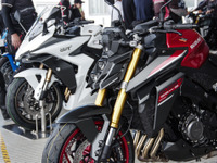 初公開「赤のS」と「白のGT」で『GSX-R』40周年を祝福！ スズキ工場にファン集結、MotoGPマシン「最後の咆哮」も 画像