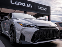 「カッコよすぎ！」改良版レクサス『IS』お披露目にSNS興奮！「セダンを出し続けてくれて感謝」の声も 画像