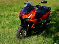 【ホンダ ADV160 試乗】彩りとわくわく感あふれる「アドベンチャー」スクーター…伊丹孝裕 画像