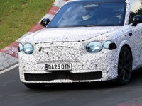 ベントレーの「ベイビー・ベンテイガ」がニュルに出現! 価格もコンパクト…ではないかも 画像