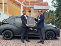 マット塗装仕上げの『ヤリス』、茨城トヨペットがトヨタ東京自動車大学校に寄贈…次世代整備士育成へ 画像