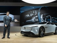 マツダの2035年ビジョン、毛籠社長「いっしょに走っていこう」…ジャパンモビリティショー2025 画像