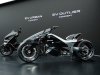 バイクの二輪駆動ついに実用化か!? 『レブル』よりも低いホンダ『アウトライヤー』の可能性に痺れる…ジャパンモビリティショー2025 画像