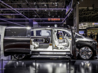 ライバルはアルファード？ メルセデスベンツの最高級ミニバンが日本初公開！…ジャパンモビリティショー2025 画像