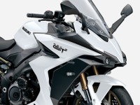 スズキのスポーツツアラー『GSX-S1000GT』に新色登場、「ブリリアントホワイト」で新たな魅力　価格は168.3万円 画像