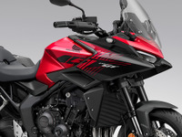 ホンダ『CB1000GT』世界初公開、「ホーネット」ベースに快適性＆長距離性能を高めた高性能ツアラー 画像