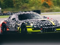 メルセデスAMG『GT』最強、「トラックスポーツ」の最新プロトタイプ写真公開…サーキットテスト開始 画像