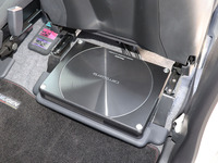 「小型・薄型のパワードサブウーファー」の利点は、音？ 手軽さ？［イン・カー・リスニング学入門…低音強化編］ 画像