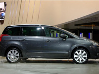 【フランクフルトモーターショー09】プジョー 5008…TGV並みの7シーター 画像