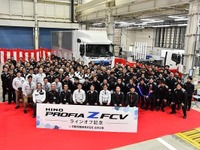 国内初の燃料電池大型トラック、日野『プロフィア Z FCV』…量産第1号車がラインオフ 画像